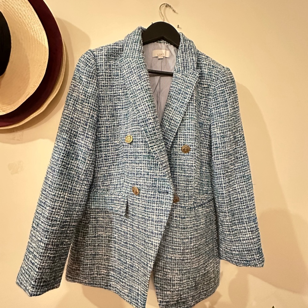 Blazer for any ocasión on size 4 runs big,